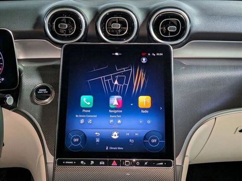 Used 2025 Mercedes-Benz GLC 350e 4MATIC image 15