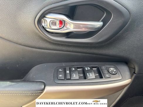 Used 2017 Jeep Cherokee High Altitude AWD/4WD image 24