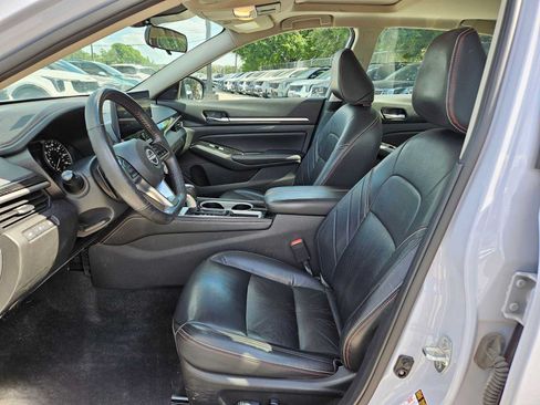 Used 2024 Nissan Altima 2.5 SR w/ SR Premium Package FWD image 16