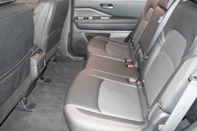 Used 2026 Nissan Pathfinder SL AWD/4WD image 18