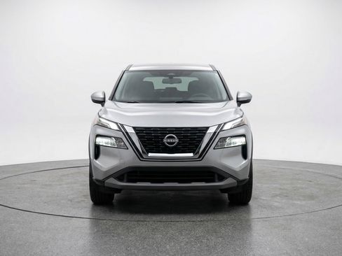Used 2025 Nissan Rogue SV AWD/4WD image 2