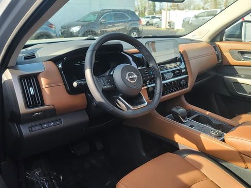 Used 2024 Nissan Pathfinder Platinum AWD/4WD image 9