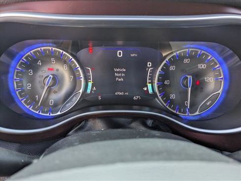 Used 2017 Chrysler Pacifica Limited w/ UConnect Theater Package image 12