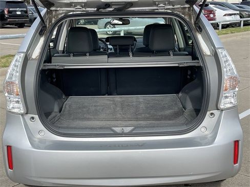 Used 2013 Toyota Prius V Five image 28