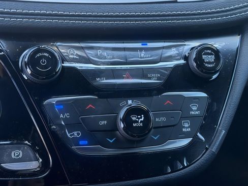 New 2026 Chrysler Pacifica Select image 23