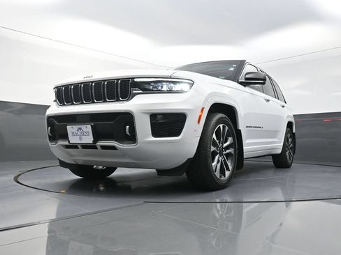 Used 2024 Jeep Grand Cherokee Overland w/ Luxury Tech Group IV AWD/4WD image 23