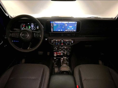 Used 2024 Jeep Wrangler Rubicon w/ Technology Group image 17