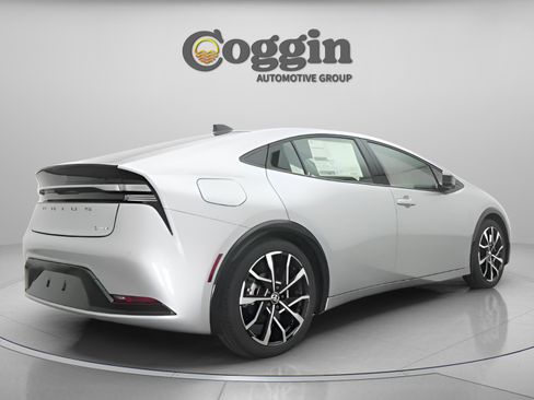 New 2025 Toyota Prius Plug-In Hybrid image 17
