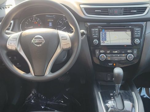 Used 2016 Nissan Rogue SV w/ SV Premium Package AWD/4WD image 17