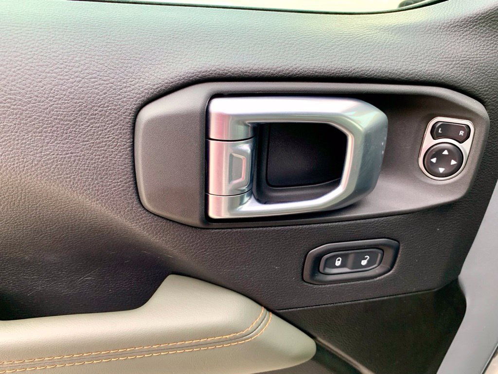 Used 2024 Jeep Gladiator Mojave AWD/4WD image 12