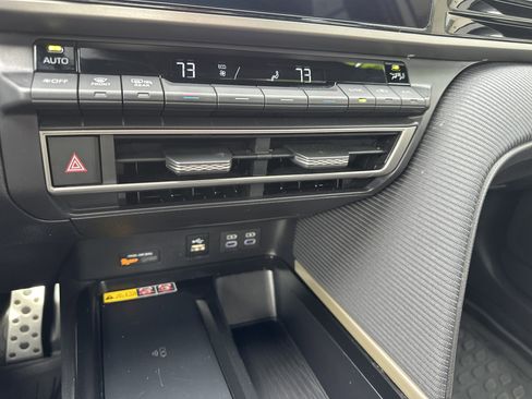 Used 2025 Toyota Camry SE w/ Convenience Package FWD image 19
