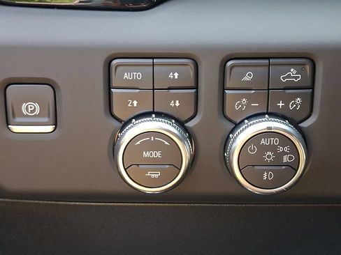 Certified 2025 GMC Sierra 3500 AT4 w/ AT4 Premium Plus Package AWD/4WD image 27