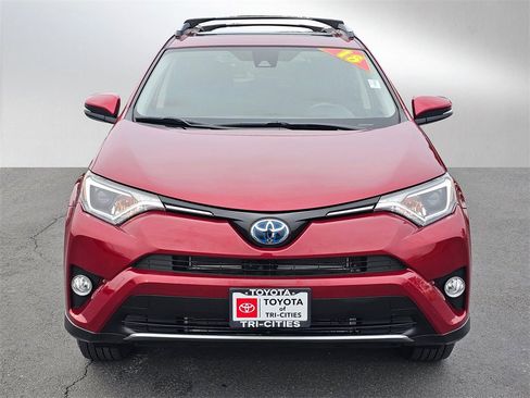 Used 2018 Toyota RAV4 XLE image 8