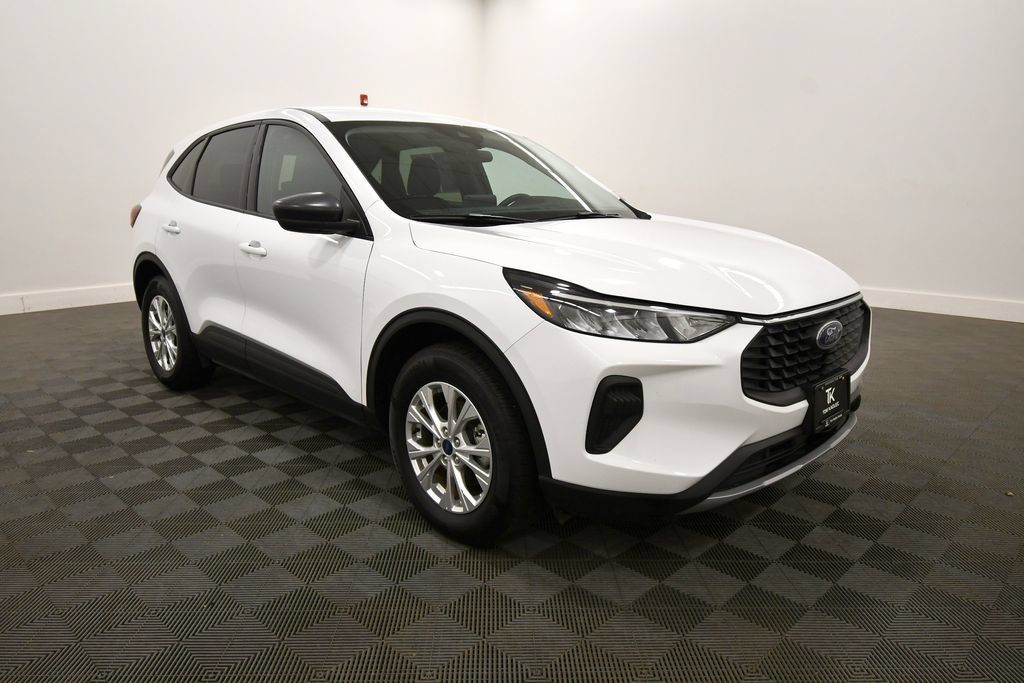 Used 2025 Ford Escape Active AWD/4WD image 10