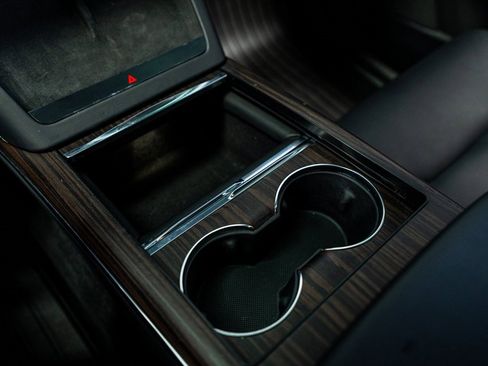 Used 2022 Tesla Model X image 47