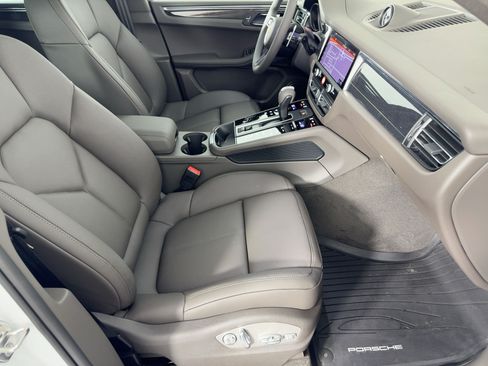 Certified 2026 Porsche Macan AWD/4WD image 30