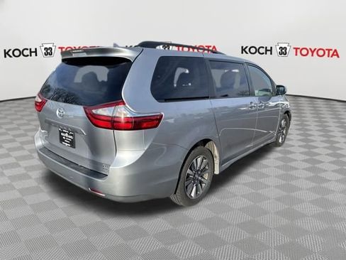 Used 2018 Toyota Sienna XLE image 7