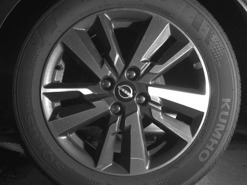 Used 2025 Nissan Versa SV FWD image 14