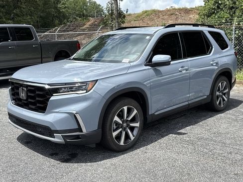 Used 2024 Honda Pilot Touring image 3