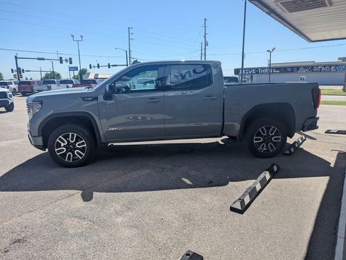 Used 2025 GMC Sierra 1500 AT4 w/ Technology Package AWD/4WD image 3
