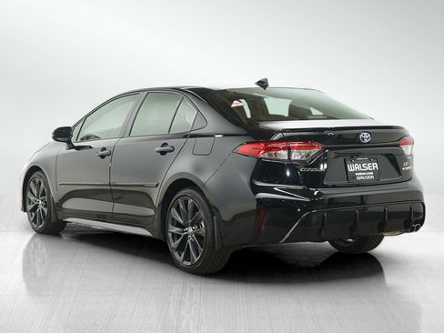 Used 2024 Toyota Corolla SE w/ SE Package image 3