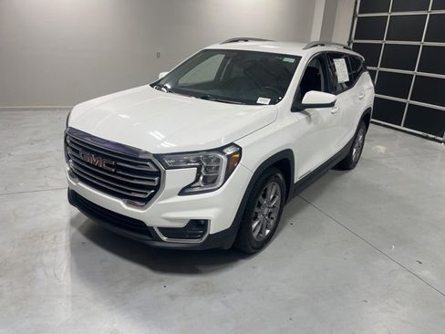 Used 2023 GMC Terrain SLT image 3