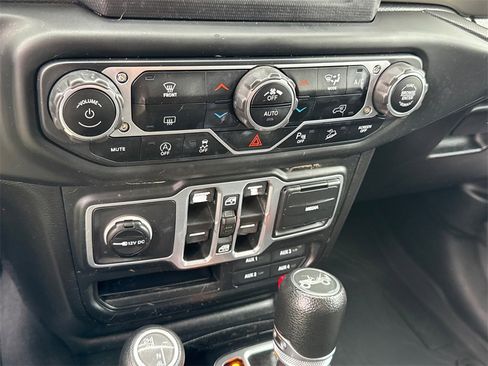 Used 2018 Jeep Wrangler Unlimited Sport S image 29