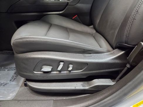 Used 2024 Cadillac XT6 Premium Luxury w/ Technology Package FWD image 9
