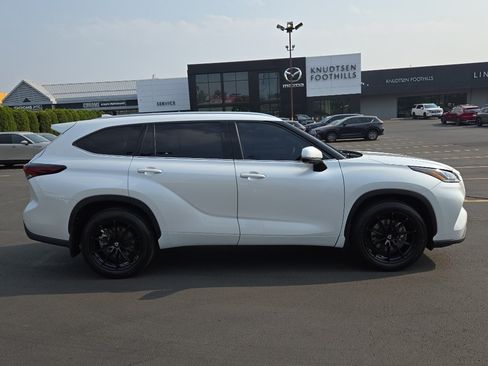 Used 2024 Toyota Highlander Limited AWD/4WD image 38