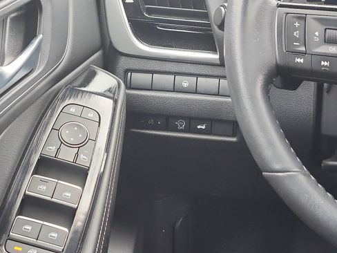 Used 2024 Nissan Rogue SL image 13