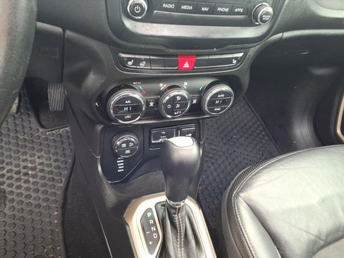 Used 2017 Jeep Renegade Trailhawk image 15