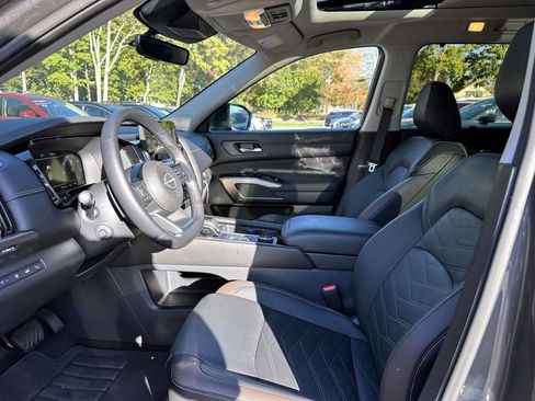 Certified 2025 Nissan Pathfinder Platinum w/ Cargo Package image 17