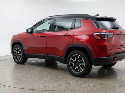 Used 2025 Jeep Compass Trailhawk image 6
