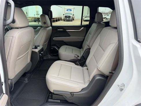 Used 2024 GMC Acadia Elevation w/ Black Edition image 9