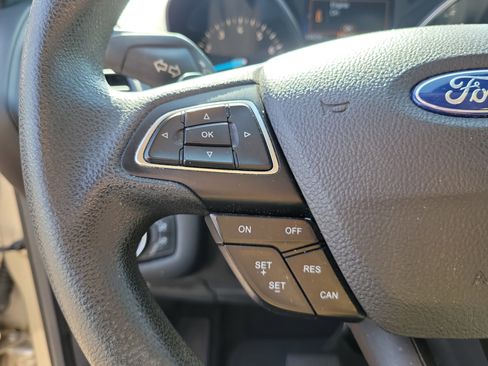 Used 2017 Ford Escape SE image 11