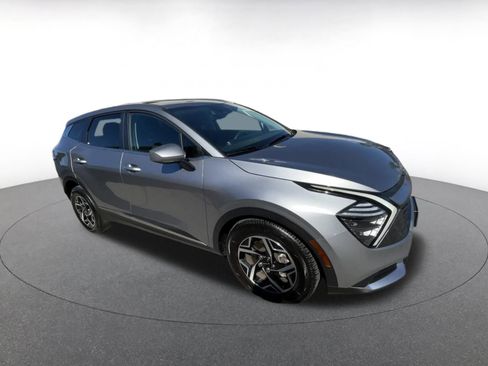 Used 2025 Kia Sportage LX image 2