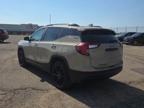 Used 2023 GMC Terrain SLE w/ Driver Convenience Package AWD/4WD image 5