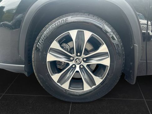 Used 2026 Toyota Highlander XLE AWD/4WD image 9