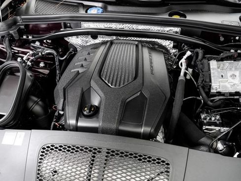 Certified 2026 Porsche Macan AWD/4WD image 29