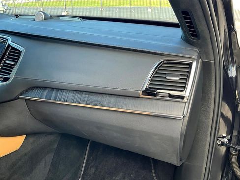 Used 2023 Volvo XC90 T8 Ultimate w/ Lounge Package image 19