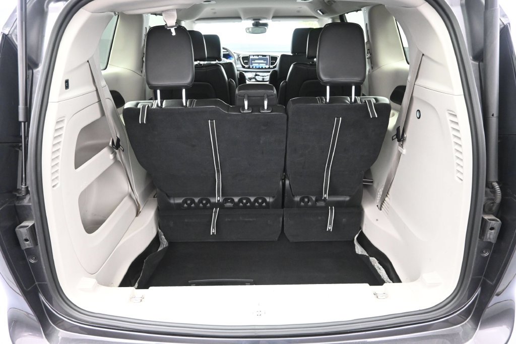 Used 2023 Chrysler Pacifica Touring-L FWD image 32