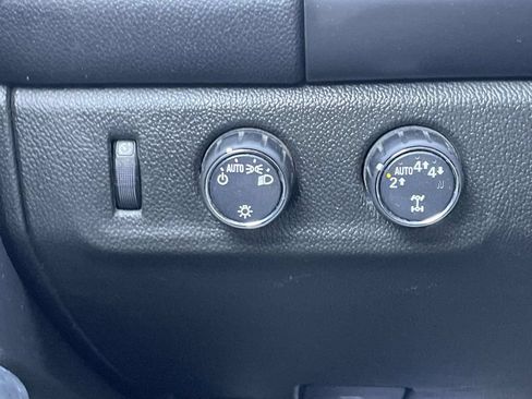 Used 2022 Chevrolet Colorado LT w/ Chrome Appearance Package AWD/4WD image 18