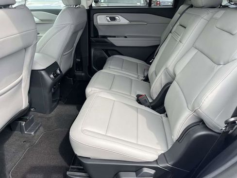 New 2026 Ford Explorer Active RWD image 5