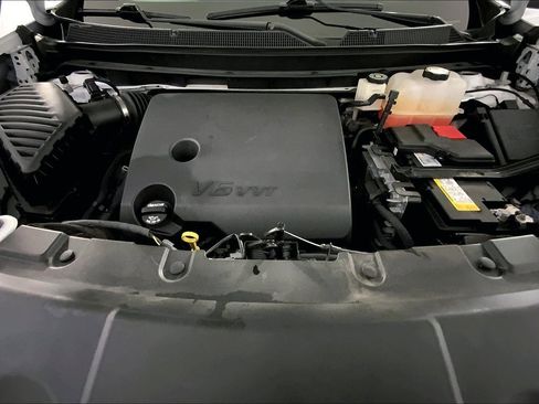 Used 2023 Chevrolet Traverse LT image 10