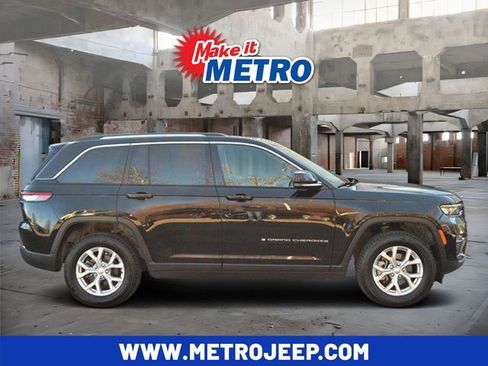 Used 2023 Jeep Grand Cherokee Altitude image 1