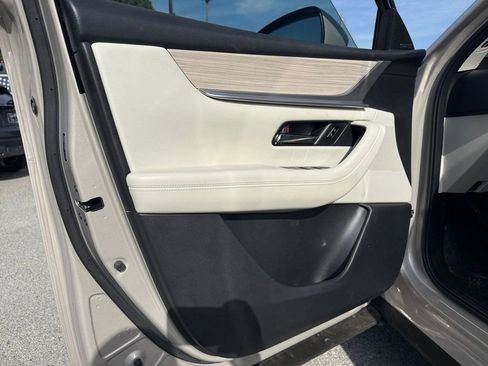 Used 2024 MAZDA CX-90 Plug-In Hybrid w/ Premium Plus image 11