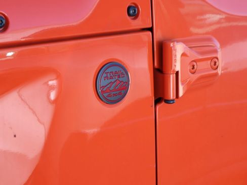 Used 2020 Jeep Gladiator Rubicon image 3