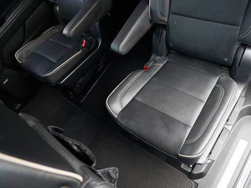 Used 2023 GMC Yukon XL SLT RWD image 13