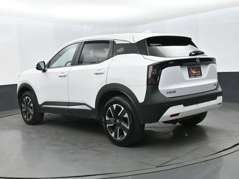 Used 2025 Nissan Kicks SV AWD/4WD image 9