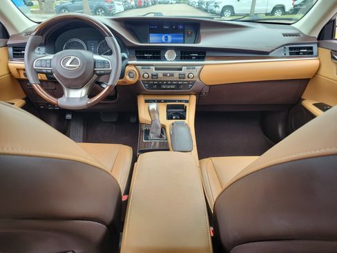 Used 2016 Lexus ES 350 w/ Luxury Package w/Wood Trim FWD image 14